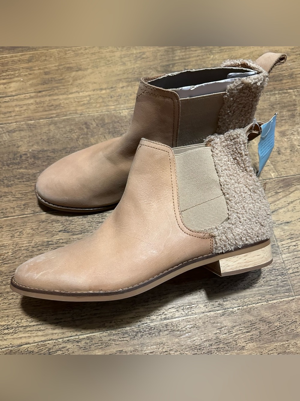 NEW TOMS Ella Chelsea Boots WIDE WIDTH